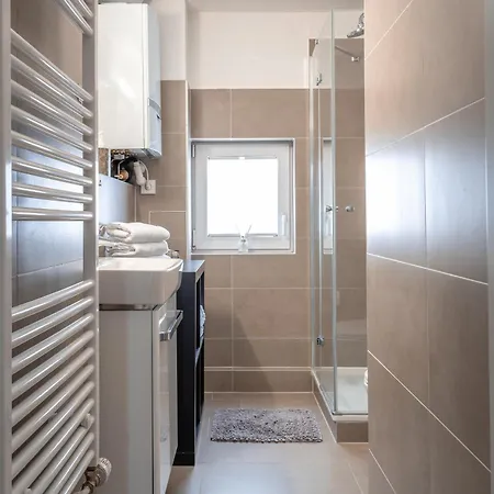 Apartment Eich-penthouse, Zentral Am Stadtwald Mit Ausblick Ueber Stadt, 24h Self Check-in, Netflix, Disneyplus *